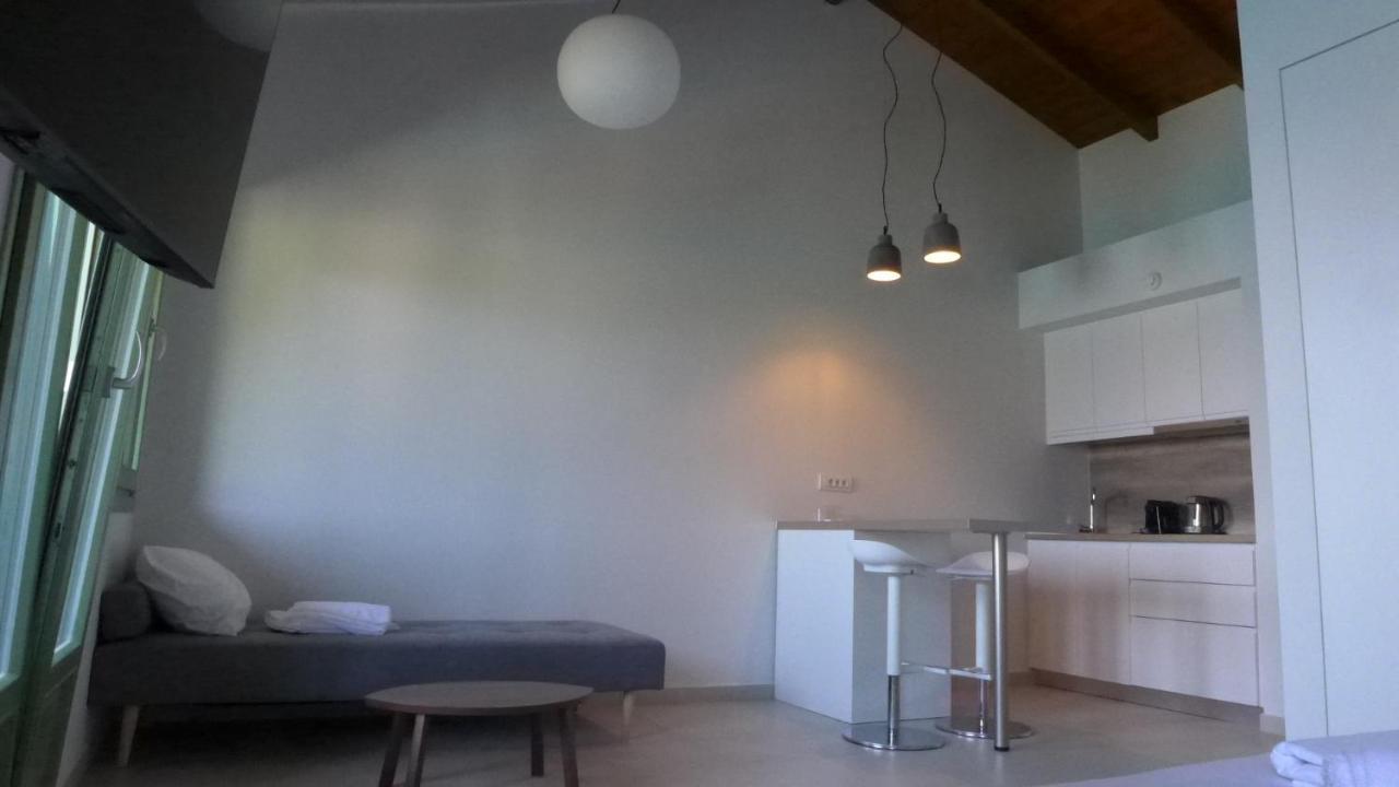 Caltabania Suites Áyios Nikítas Exteriör bild
