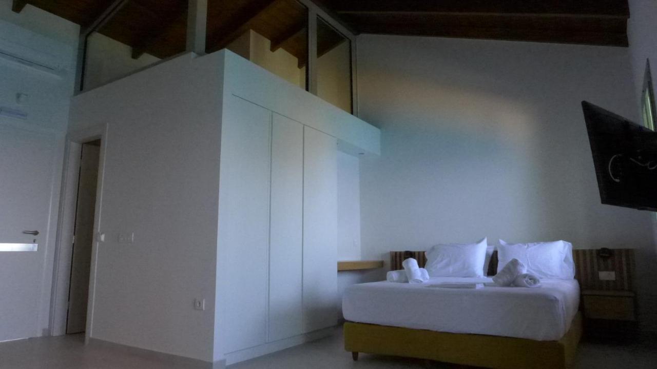 Caltabania Suites Áyios Nikítas Exteriör bild