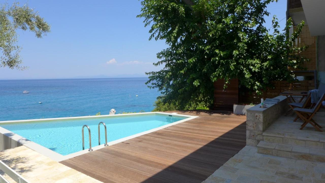 Caltabania Suites Áyios Nikítas Exteriör bild