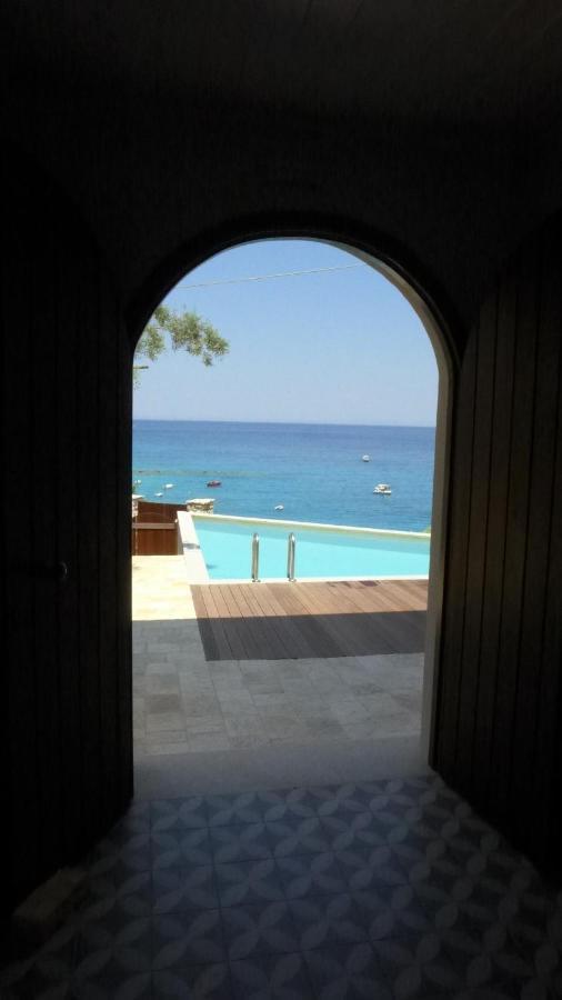 Caltabania Suites Áyios Nikítas Exteriör bild