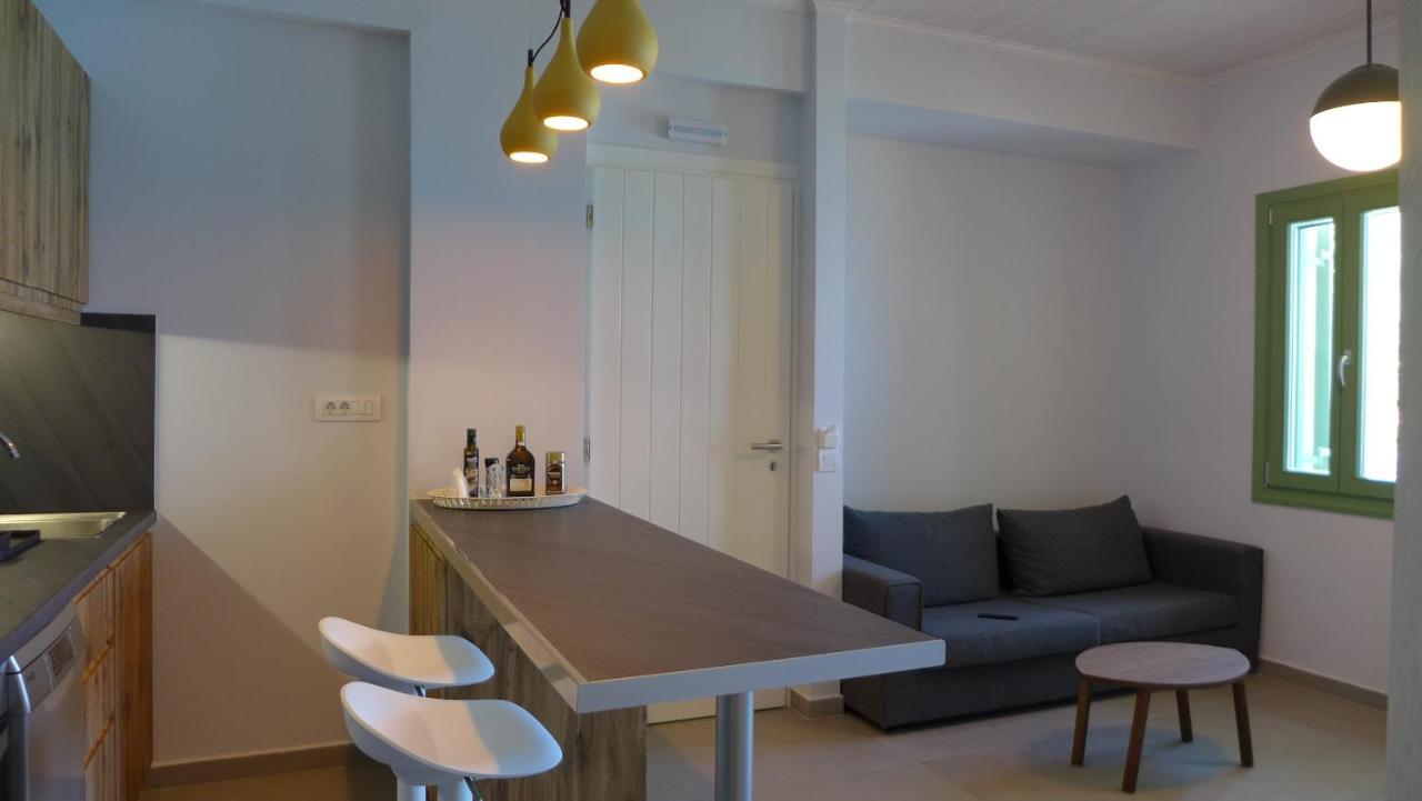 Caltabania Suites Áyios Nikítas Exteriör bild