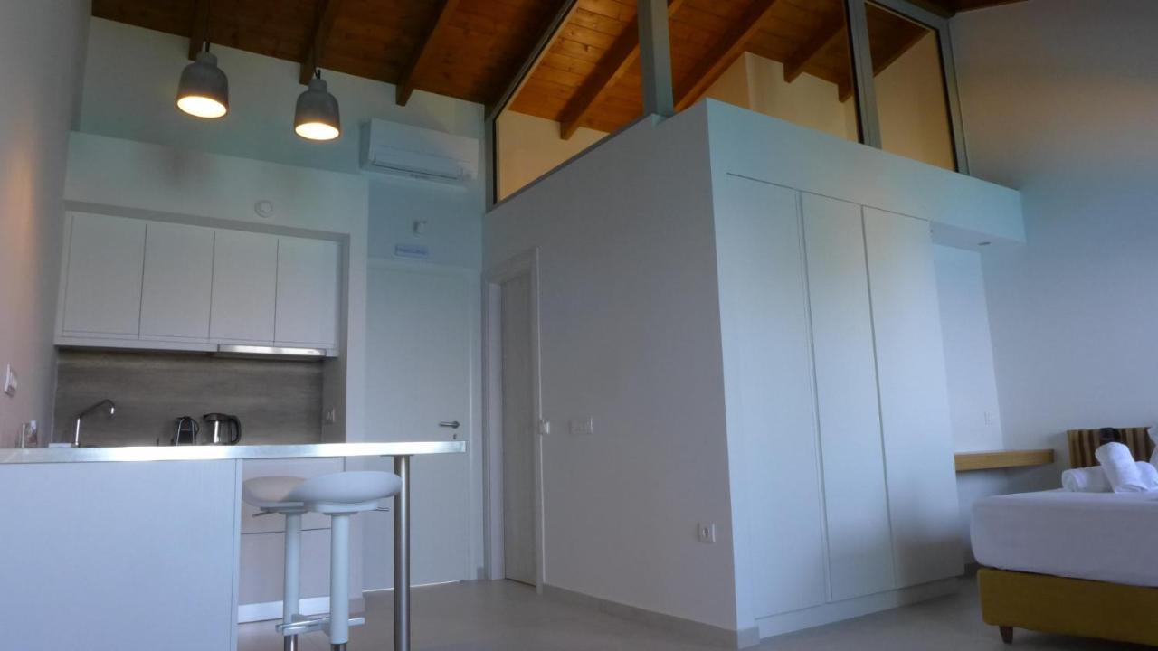 Caltabania Suites Áyios Nikítas Exteriör bild
